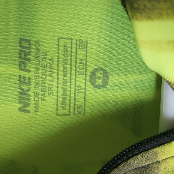 3 nike pullovers - Picture 6 of 6